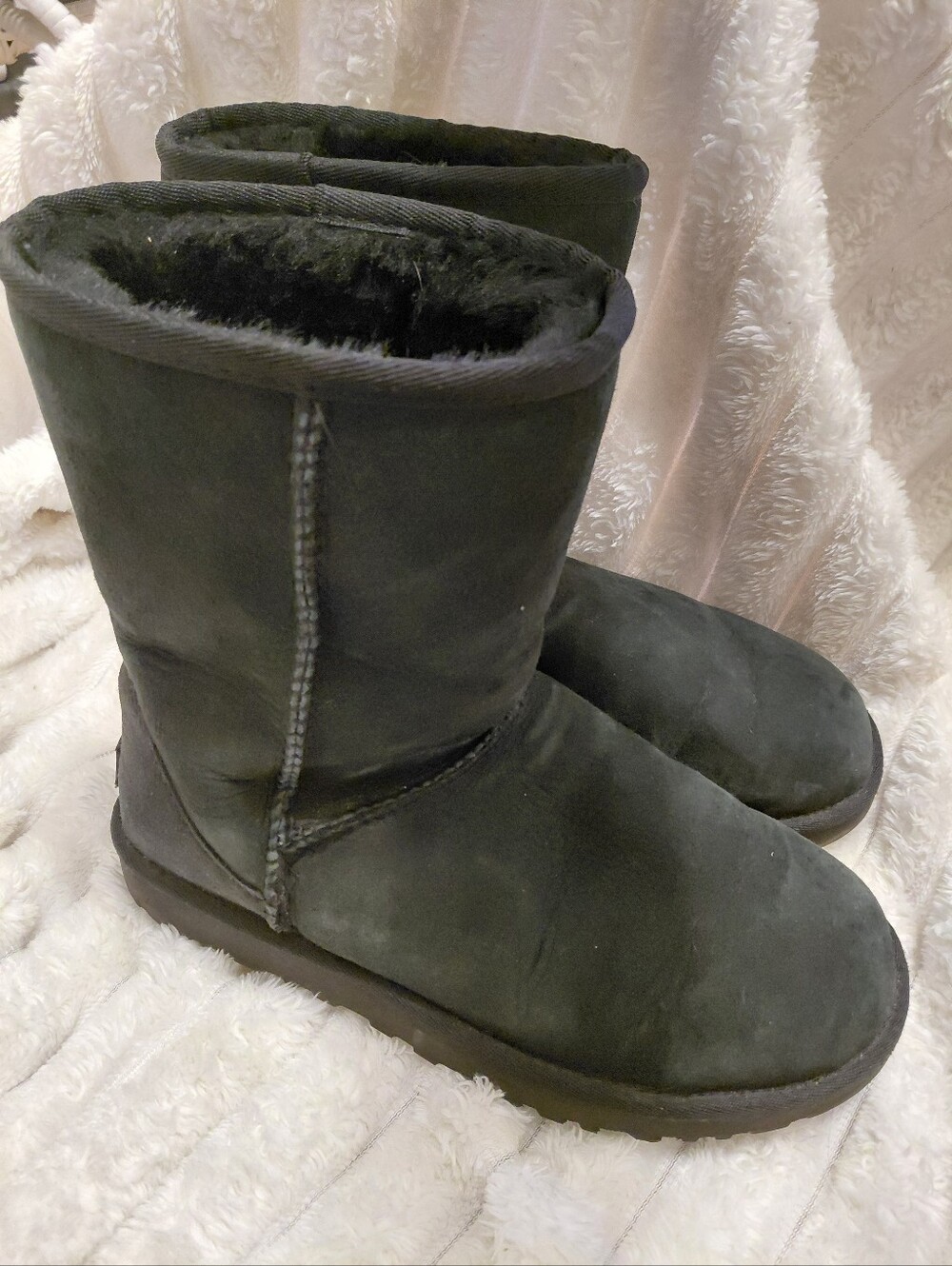 Black Classic Short Ugg Boots